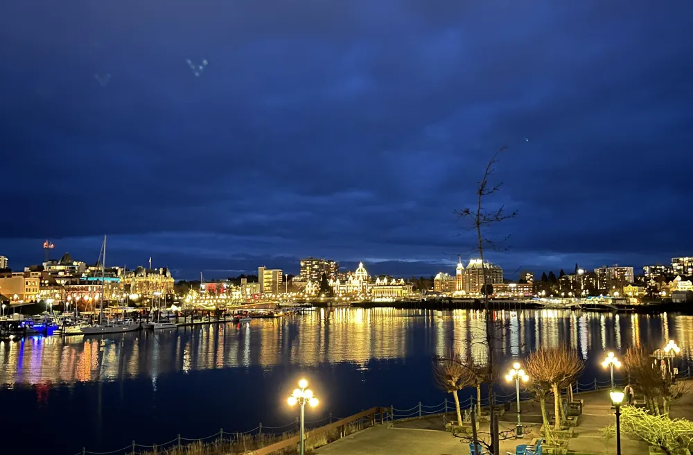 CA_Victoria_am_Abend_Meer_Lichter
